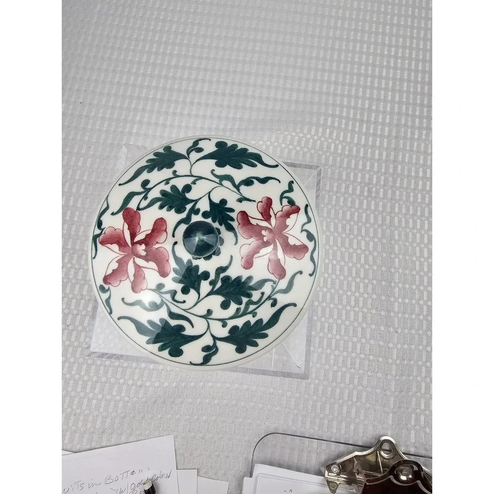 Vintage Chinese porcelain dish‎ with lid.  Red floral design. Trinkets, jewelry